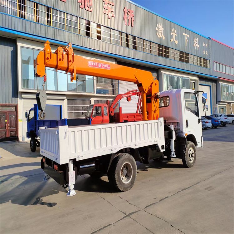 濮阳市三轮随车吊定制 农用改装机自备吊中瑞长期出售